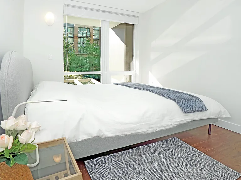 1045 Richards St — Photo 15