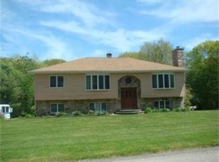 538 W Demello Dr, Tiverton, RI 02878