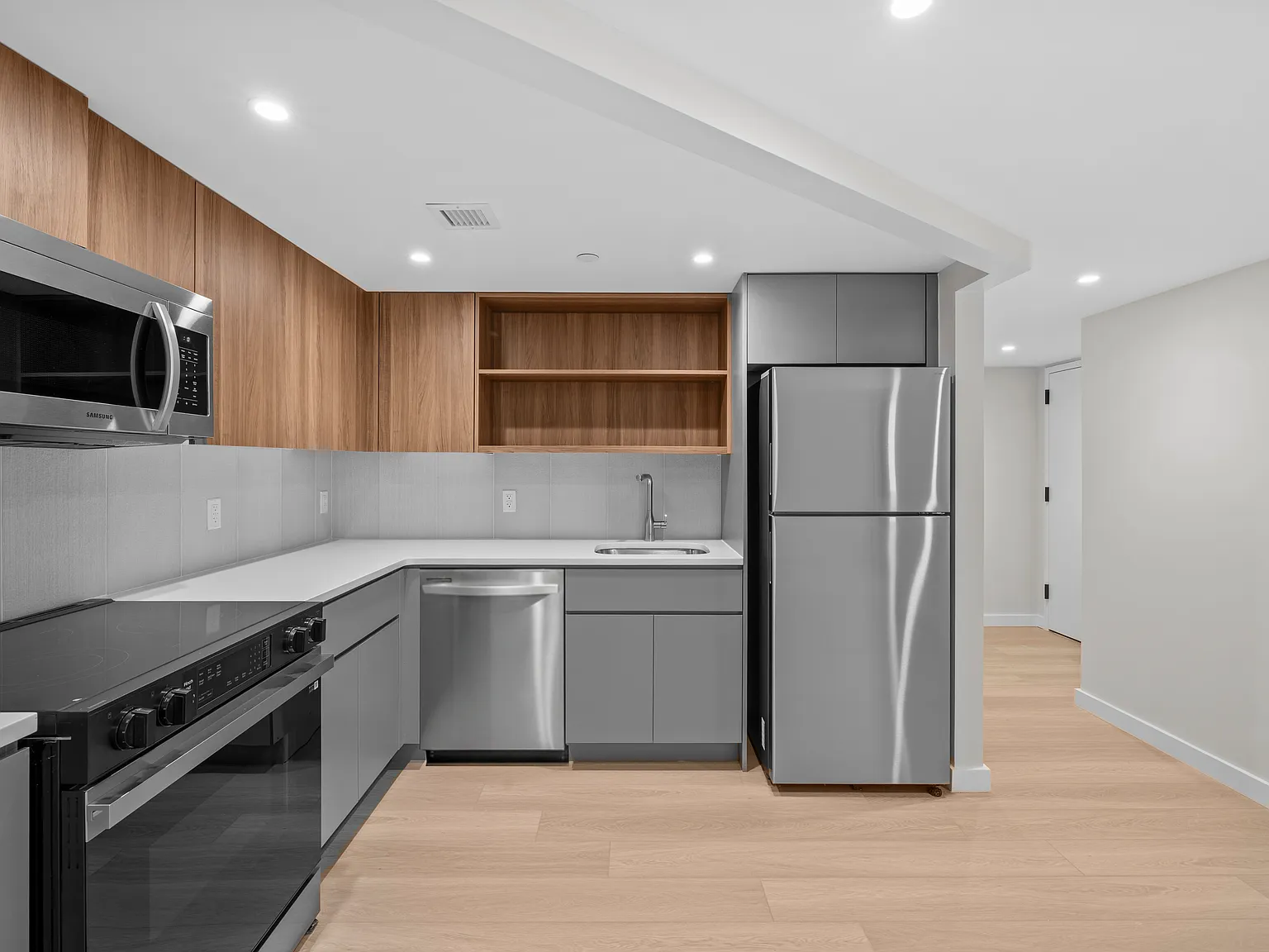 2905 West 17th Street — Photo 4