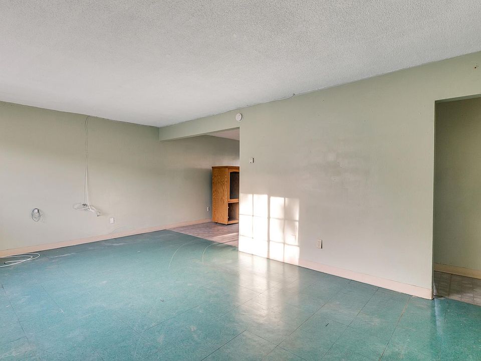 2nd image of 1090 E D St