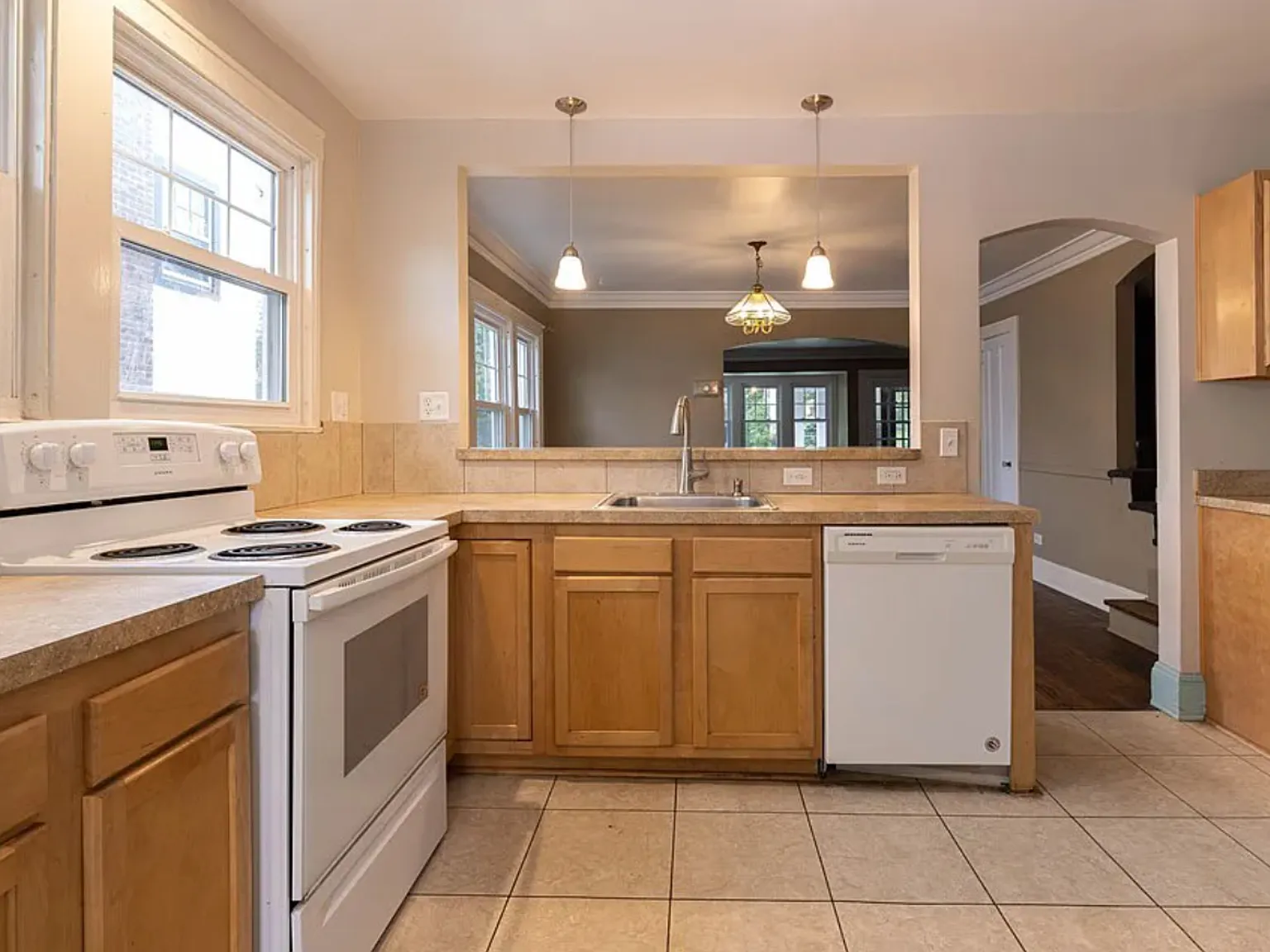 5 bed, 2.5 bath, $2,000 — Photo 4