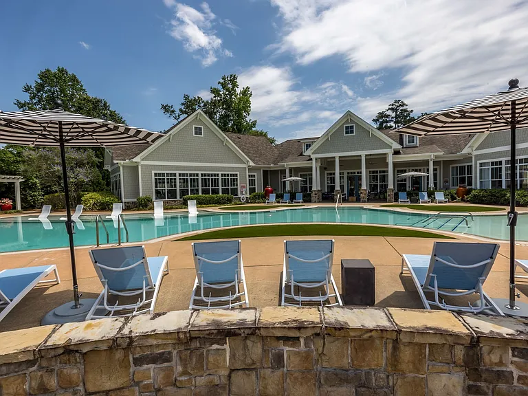 Lakeside Village Apartments