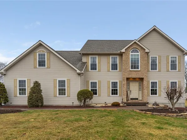 1018 Reinhard Dr, Walnutport, PA 18088