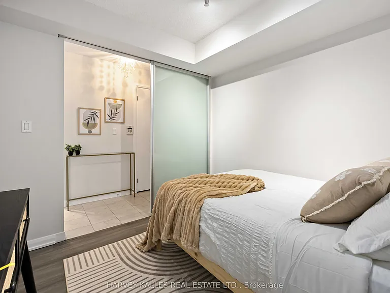 18 Beverley St #416 — Photo 23