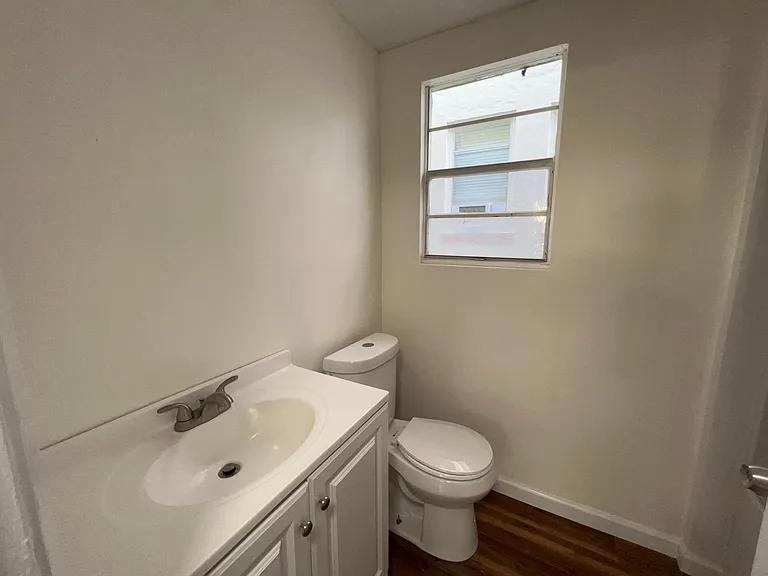 323 Almeria Rd #103 — Photo 14