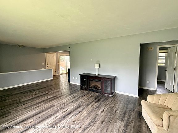 4th image of 3380 W Clark Rd