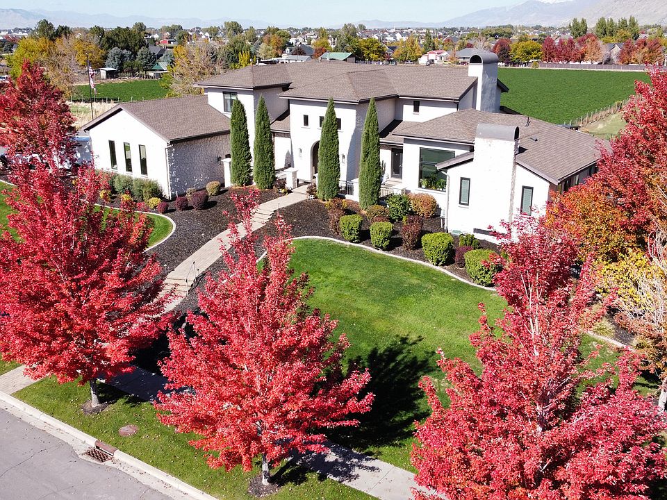 1st image of 684 W Lookout Point Dr