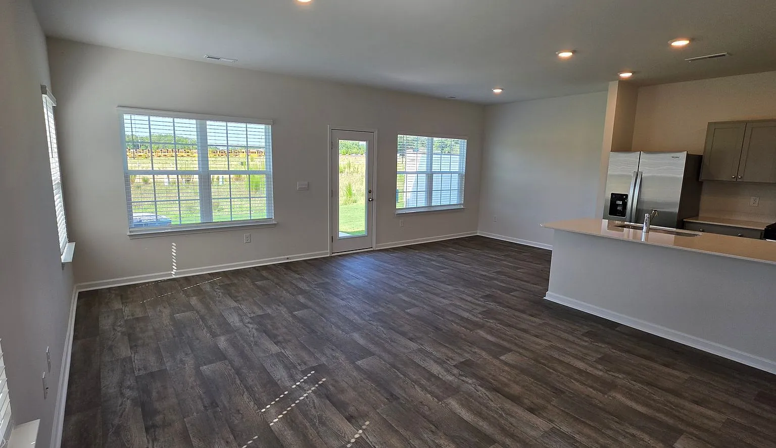 Beautiful New End-Unit 4BR Townhome for Military Tenant — Photo 3