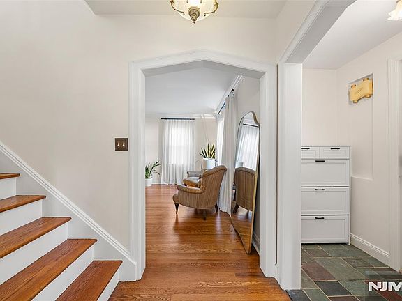 5th image of 86 Windsor Road