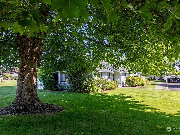 4th image of 844 Canterbury Court