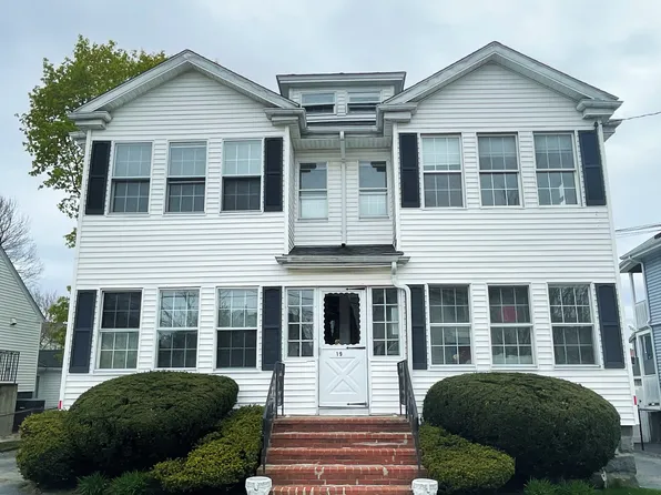 19 Pembroke St #1R, Quincy, MA 02169