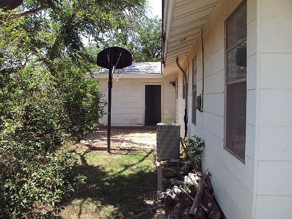 4th image of 4236 Idlewood Dr