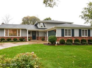 915 N Hedgewood Dr, Palatine, IL 60074