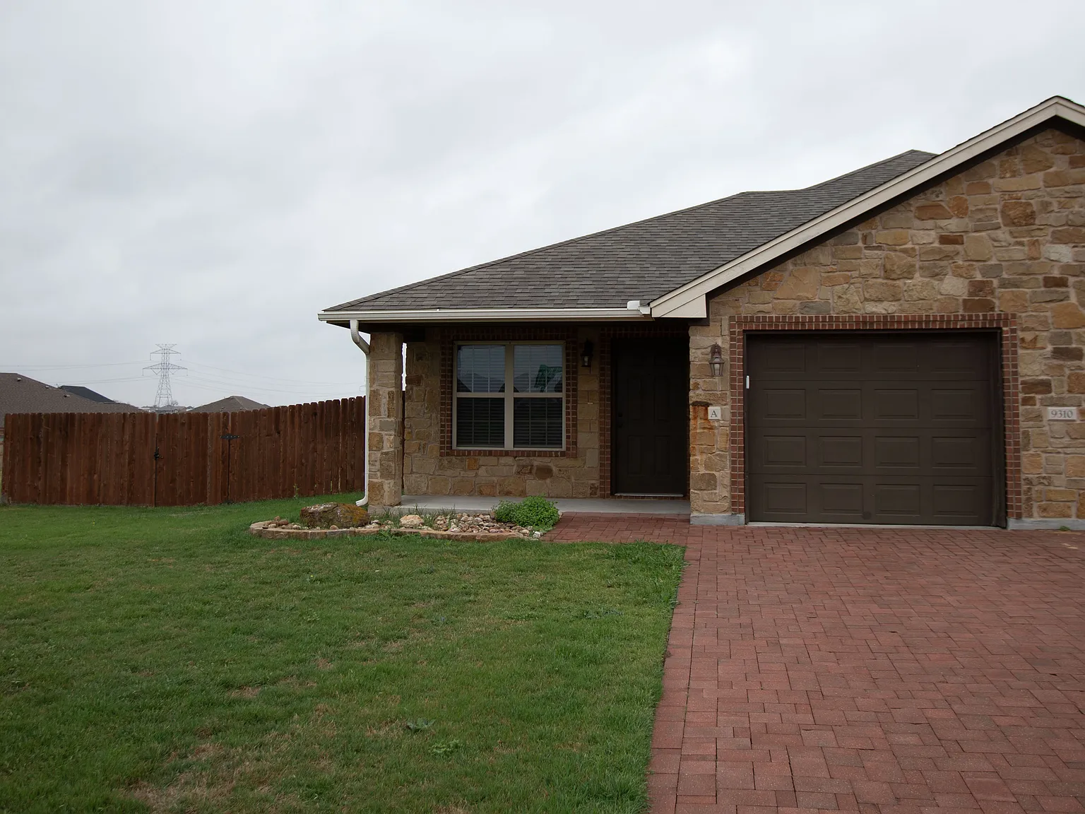 3 bed, 1607 sqft, $1,600 — Photo 1