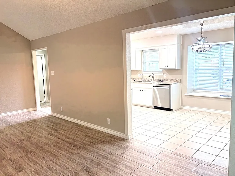 3309 Edgemont Dr — Photo 5