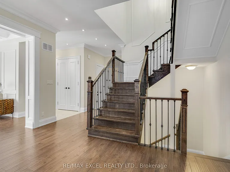 49 Kenton Dr — Photo 8