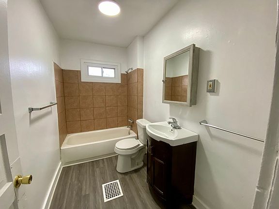 5th image of 583 Schiller Ave #2