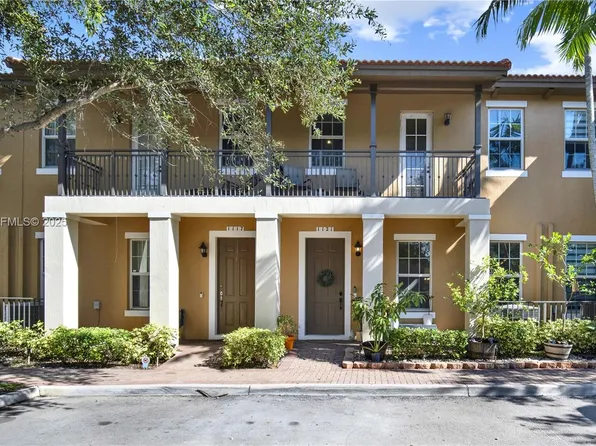 1121 SW 147th Ter, Pembroke Pines, FL 33027