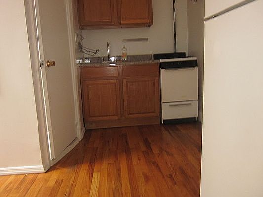 2nd image of 232 Meserole St APT 2