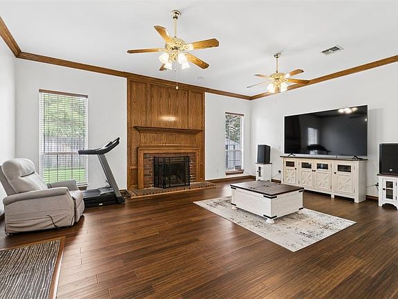 4th image of 2413 Villa Lante Cir