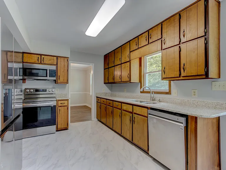 180 Fairfield Cir — Photo 17