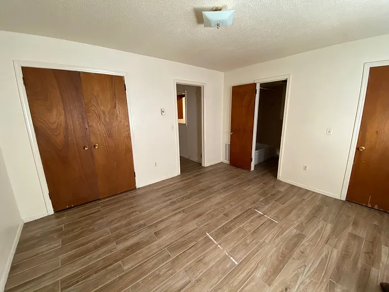 220 SW 34th St #9 — Photo 4