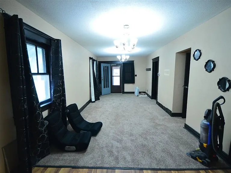 108 W J St — Photo 4