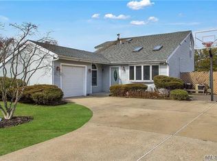 41 Drake Ave, Bellport, NY 11713