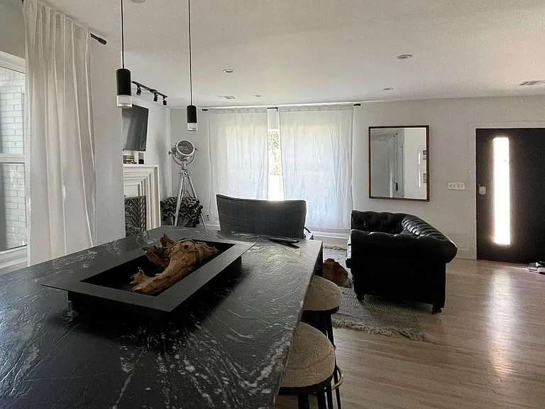 2364 S Florence Ave — Photo 7