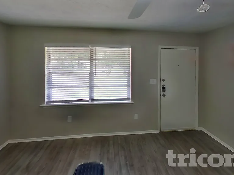 3221 Edgebrook Dr — Photo 3