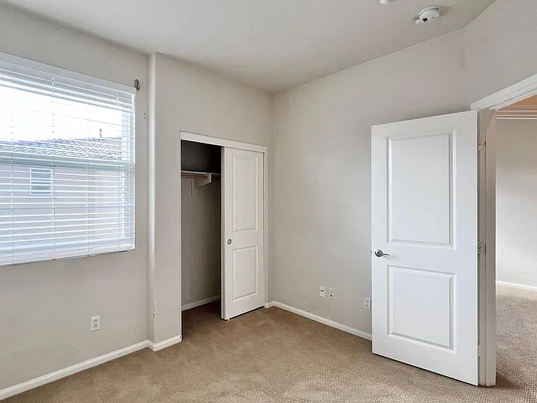 2674 Rawhide Ln — Photo 32