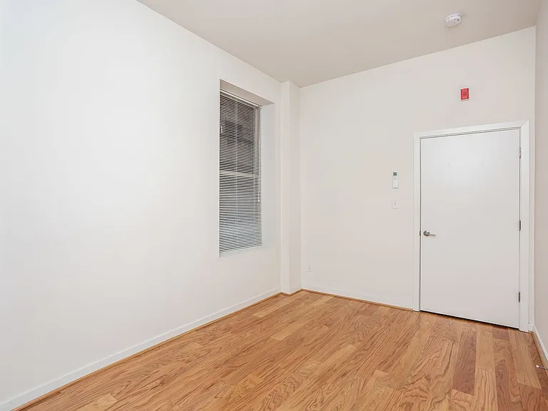 For Rent: Downtown Elegance at 605 Park Ave Your Urban Haven Awaits! — Photo 39