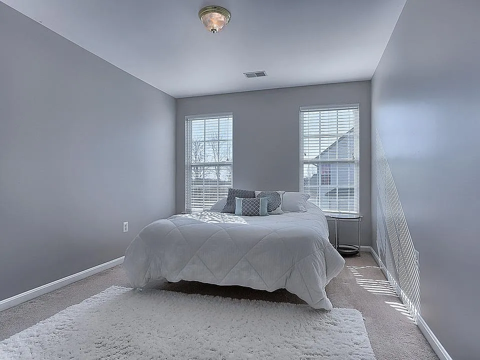 4 bed, 2.5 bath, 3393 sqft, $3,500 — Photo 4