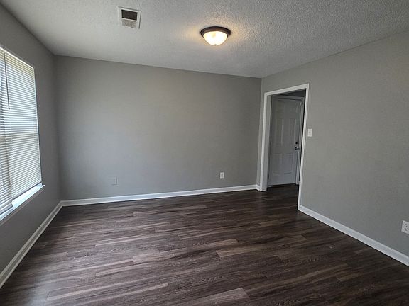 3rd image of 2504 Redvers Ave
