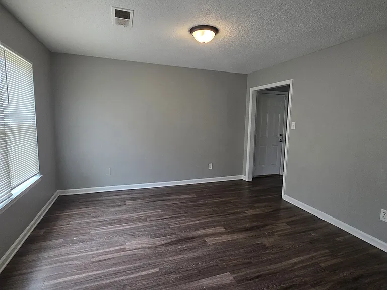 2504 Redvers Ave — Photo 3