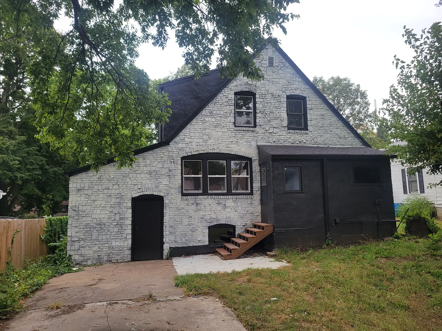 4 bed, 1500 sqft, $1,800 — Photo 2