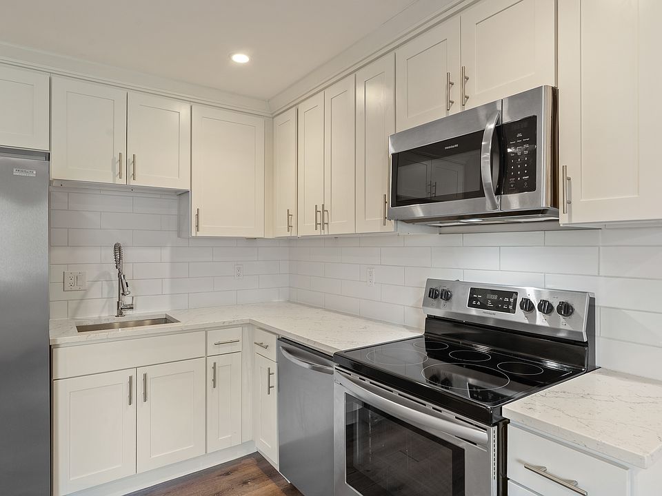 1st image of 14332 Lenora Pl N #301