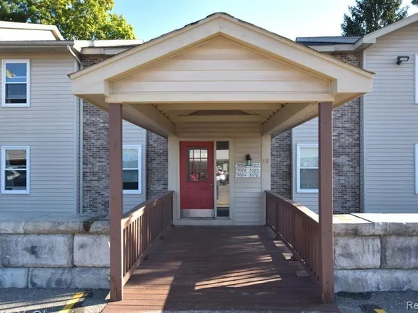 5086 Harbor Oak Dr #38, Waterford, MI 48329