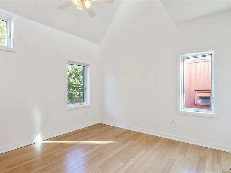 621 Otisco St — Photo 32