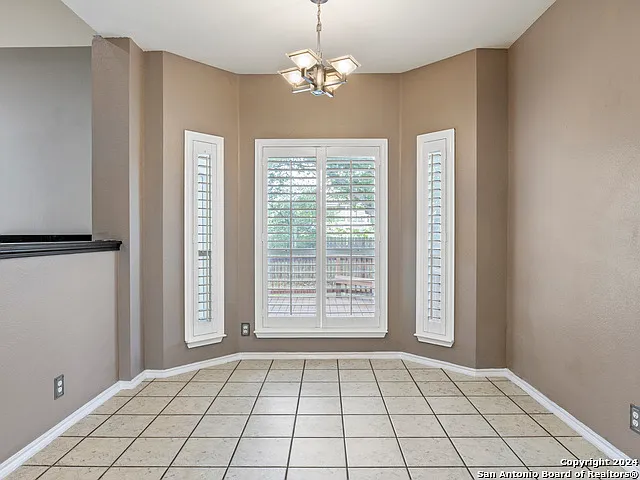 18 Nikita Dr — Photo 9