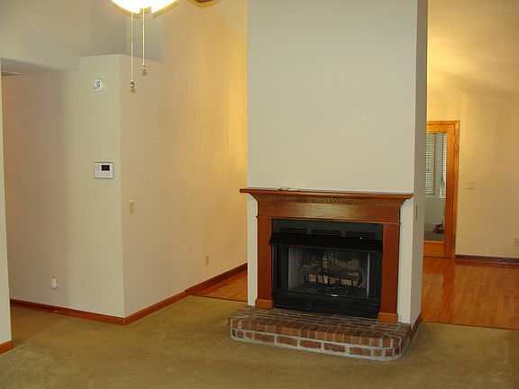 3rd image of 307 Sussex Ct