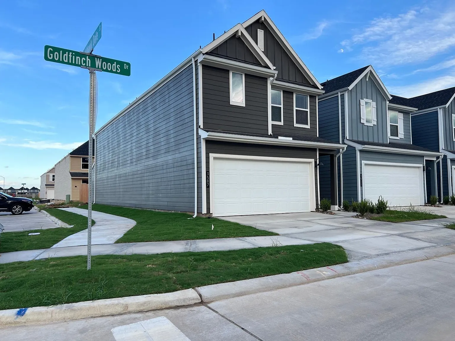 4 bed, 2.5 bath, 2275 sqft, $2,500 — Photo 2