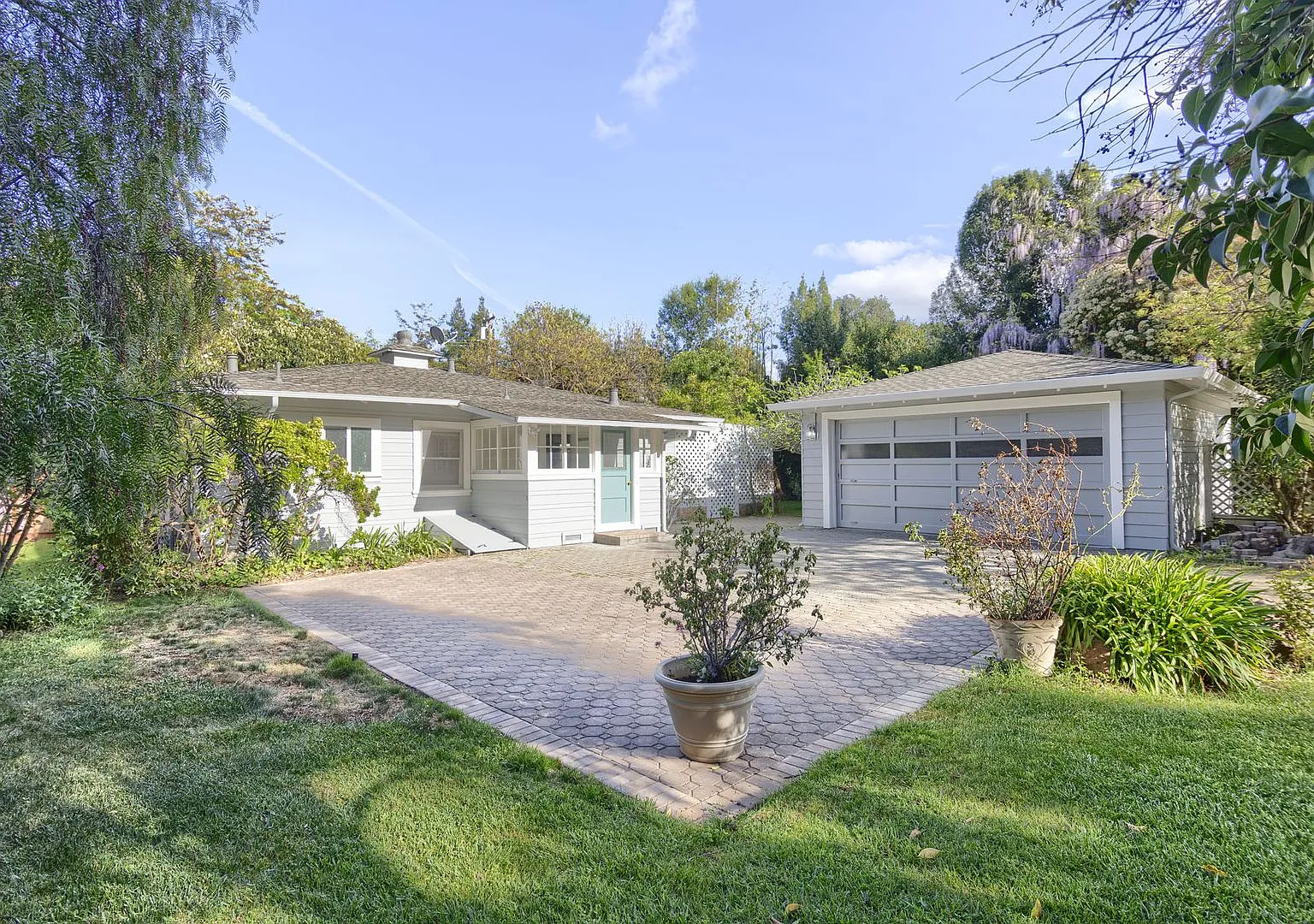 Private Downtown Los Altos Home — Photo 2