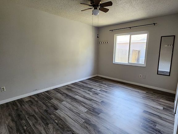 5th image of 221 Loch Low Dr