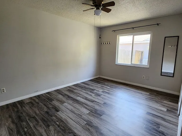 221 Loch Low Dr — Photo 5