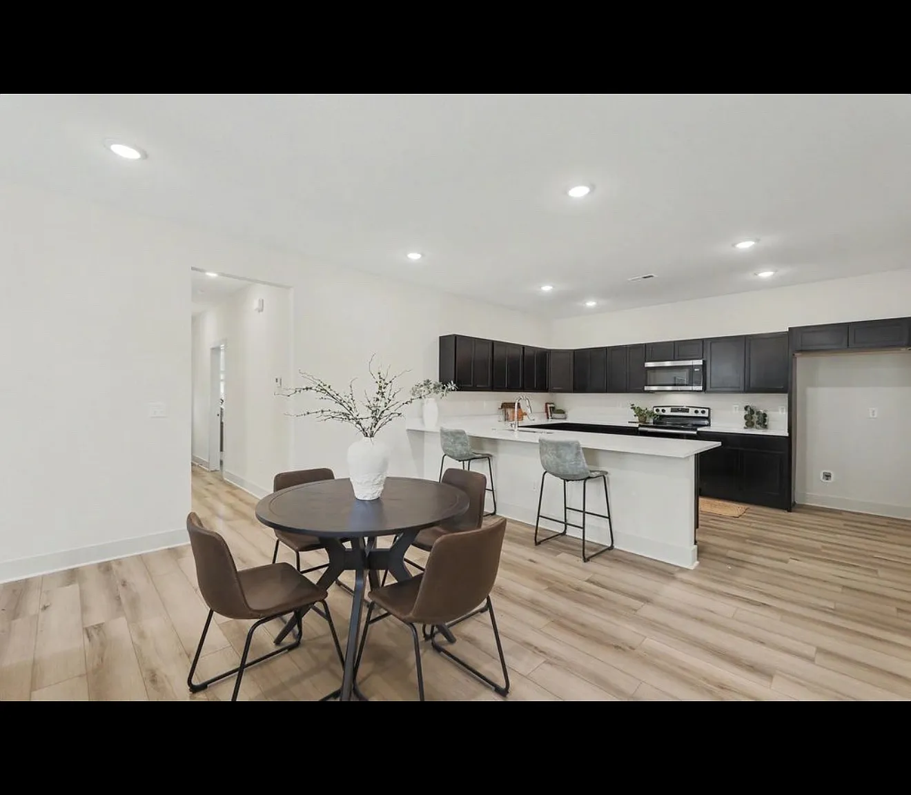 4 bed, 1576 sqft, $1,800 — Photo 4