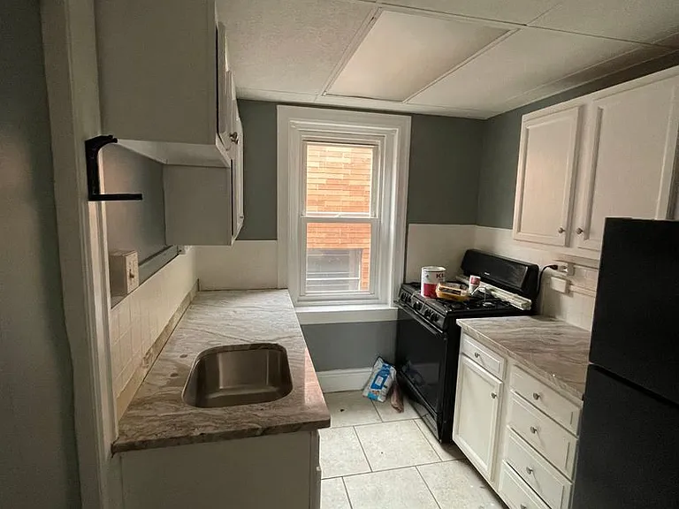 201 E High St — Photo 3