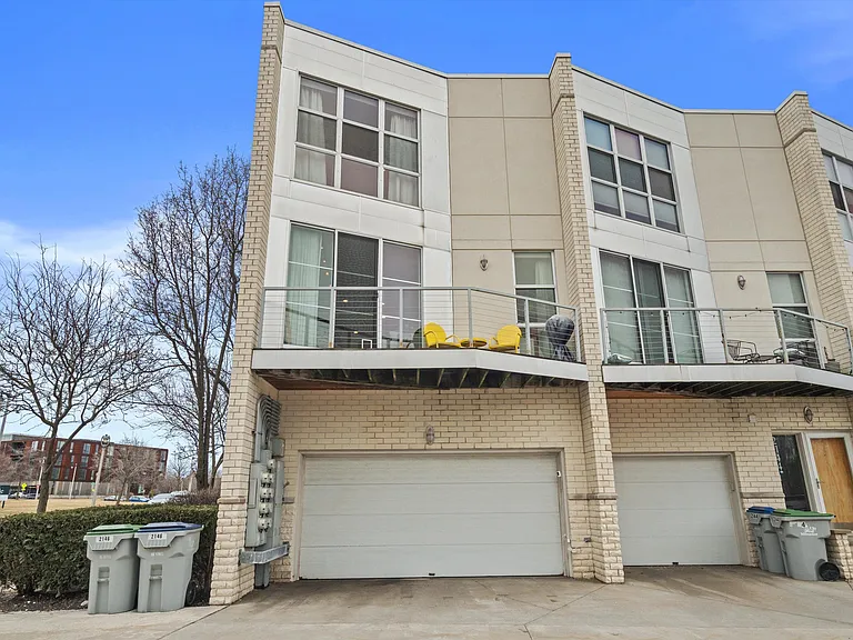 2146 N Commerce St — Photo 13