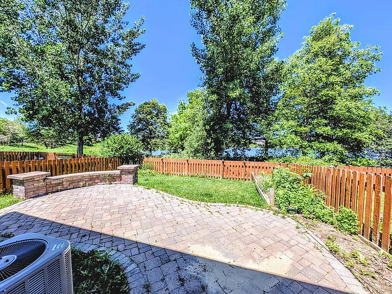 2540 Carlisle Ln — Photo 28