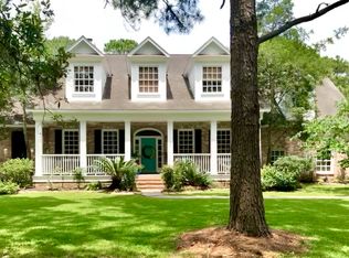 501 Cedarwood Dr, Friendswood, TX 77546